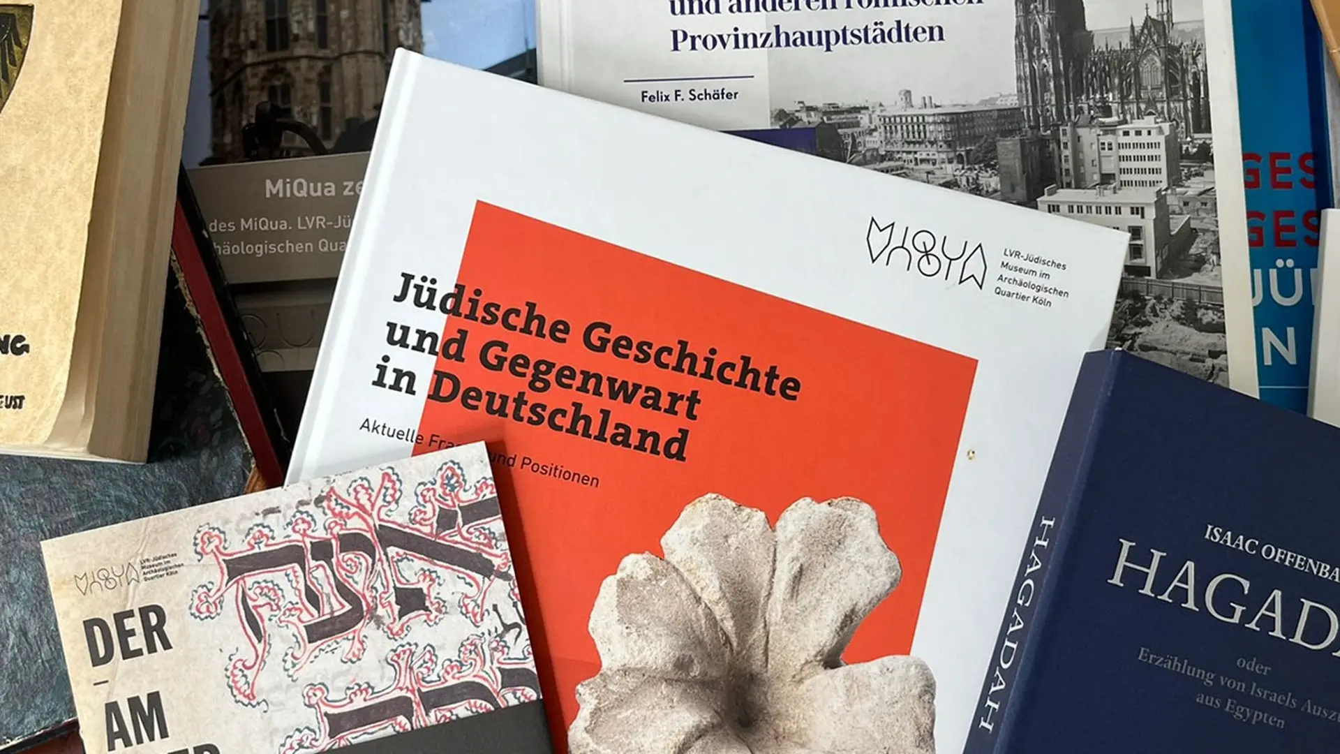 Verschiedene Büchern und Prospekte.