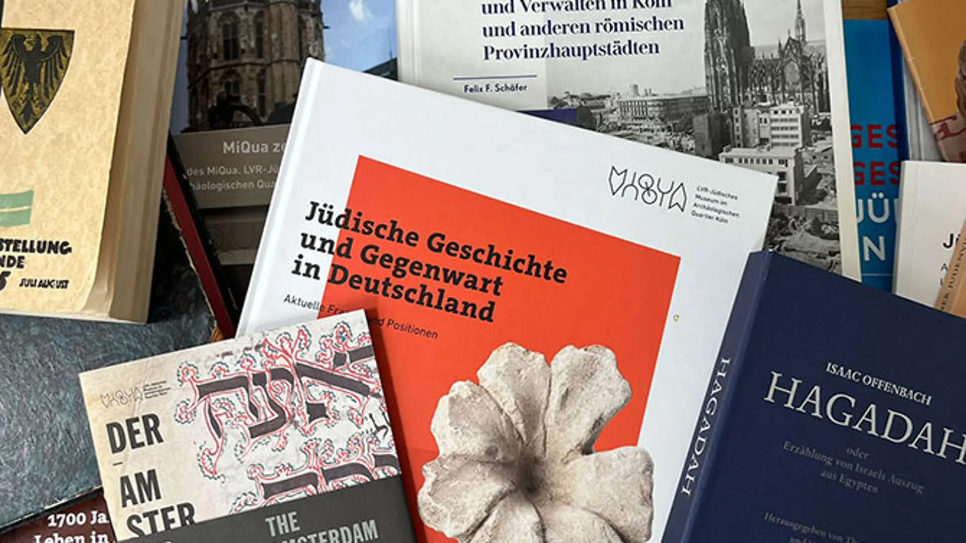Eine Sammlung von Büchern.