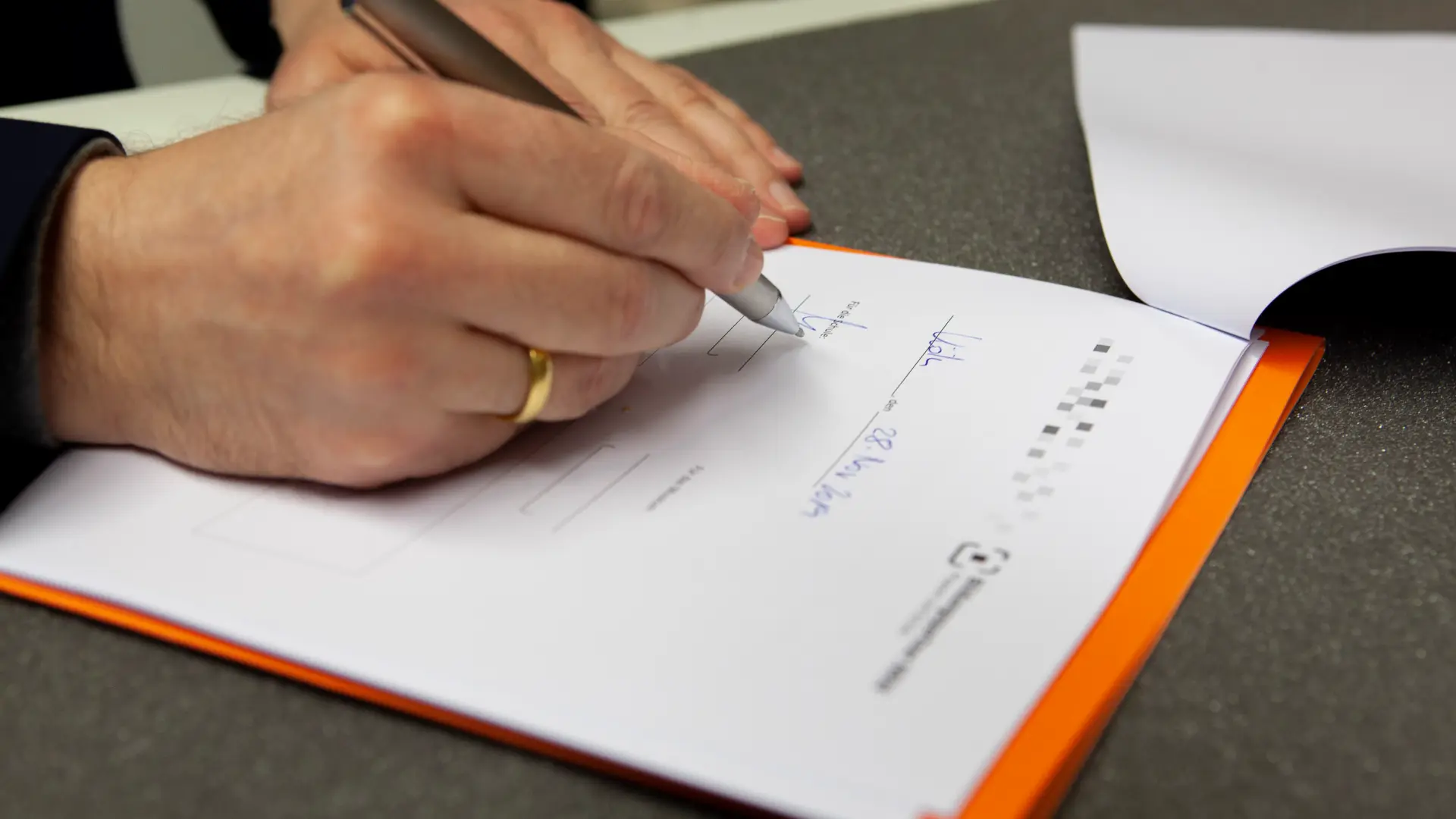 Ein Logo auf dem steht:  Bildungspartner NRW