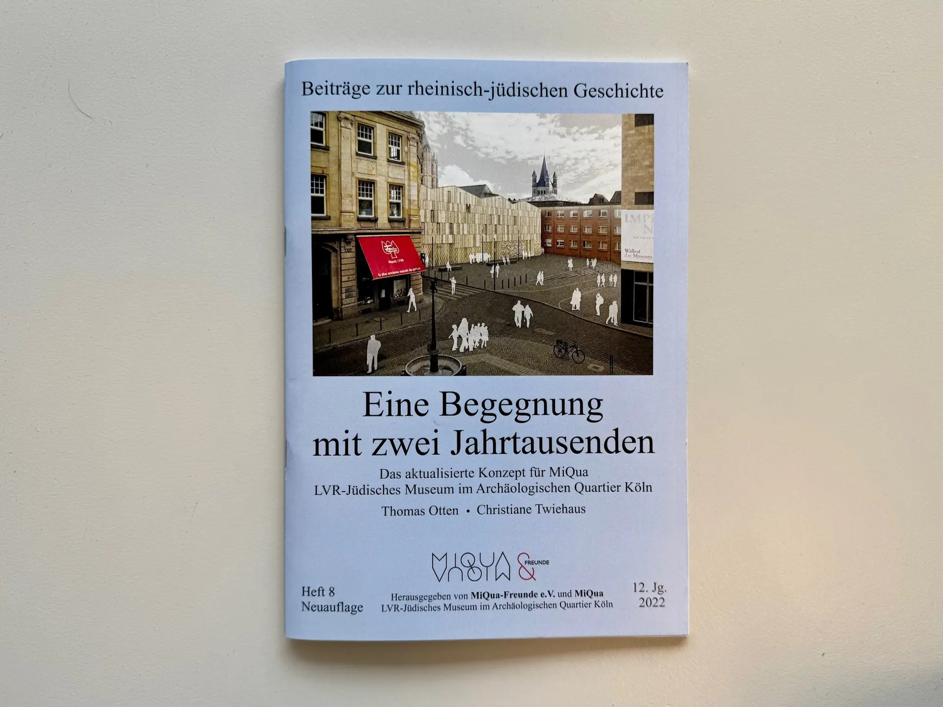 Eine Broschüre auf der steht:  Eine Begegnung mit zwei Jahrtausenden