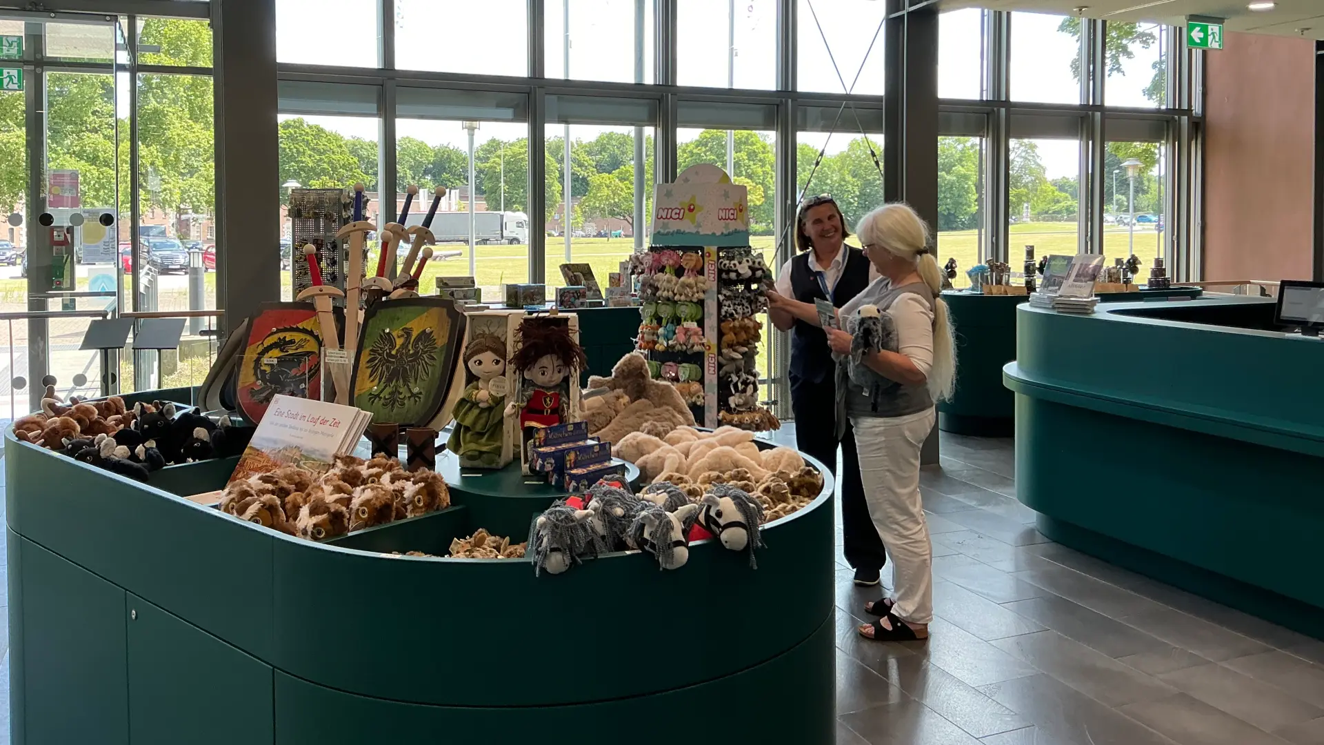 Das Bild zeigt den neuen Museumsshop