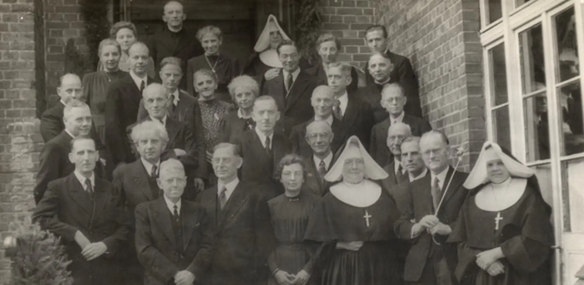 Historisches Bild Belegschaft LVR-Klinik für Orthopädie Viersen