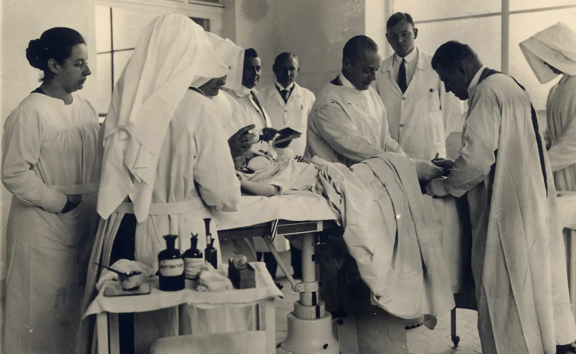 Historisches Bild Operationssaal LVR-Klinik für Orthopädie Viersen