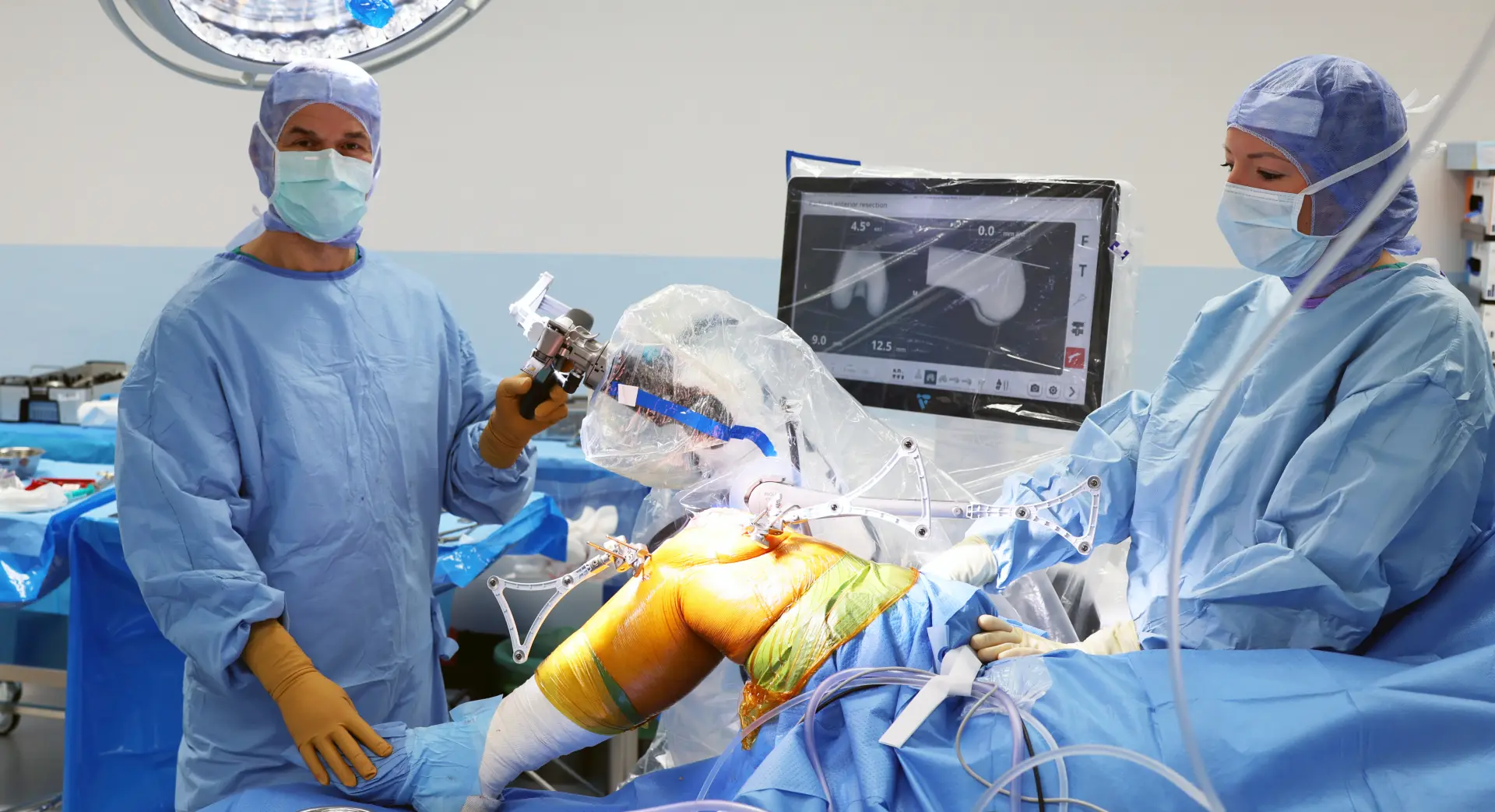 Robotik im Einsatz bei einer Knieoperation