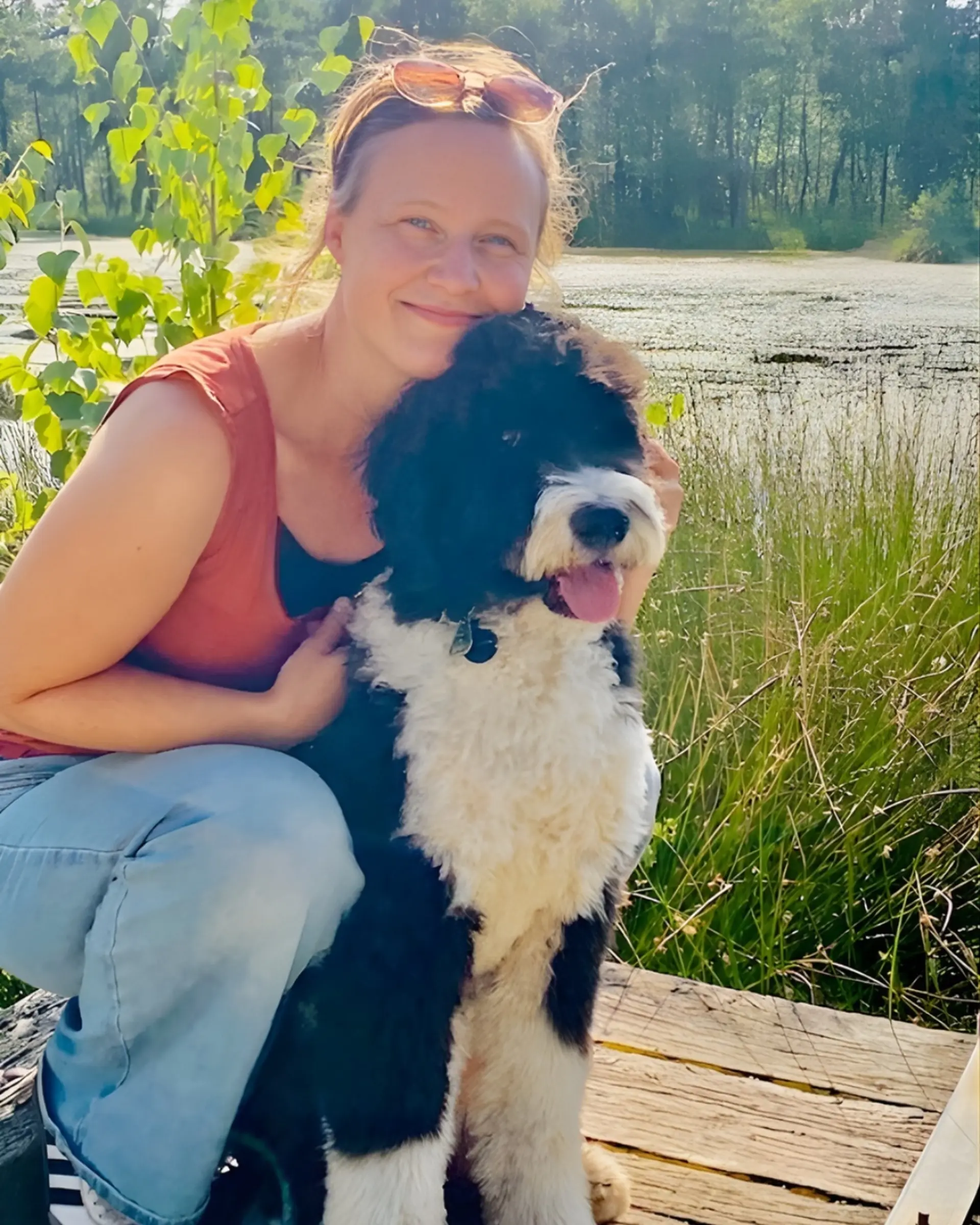 Therapiebegleithund Emma zusammen mit seinem Frauchen Frau Barth