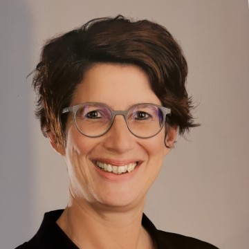 Porträtfoto von Jelena Schmalzhaf
