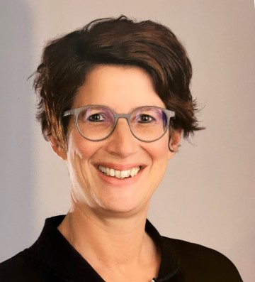 Porträtfoto von Jelena Schmalzhaf