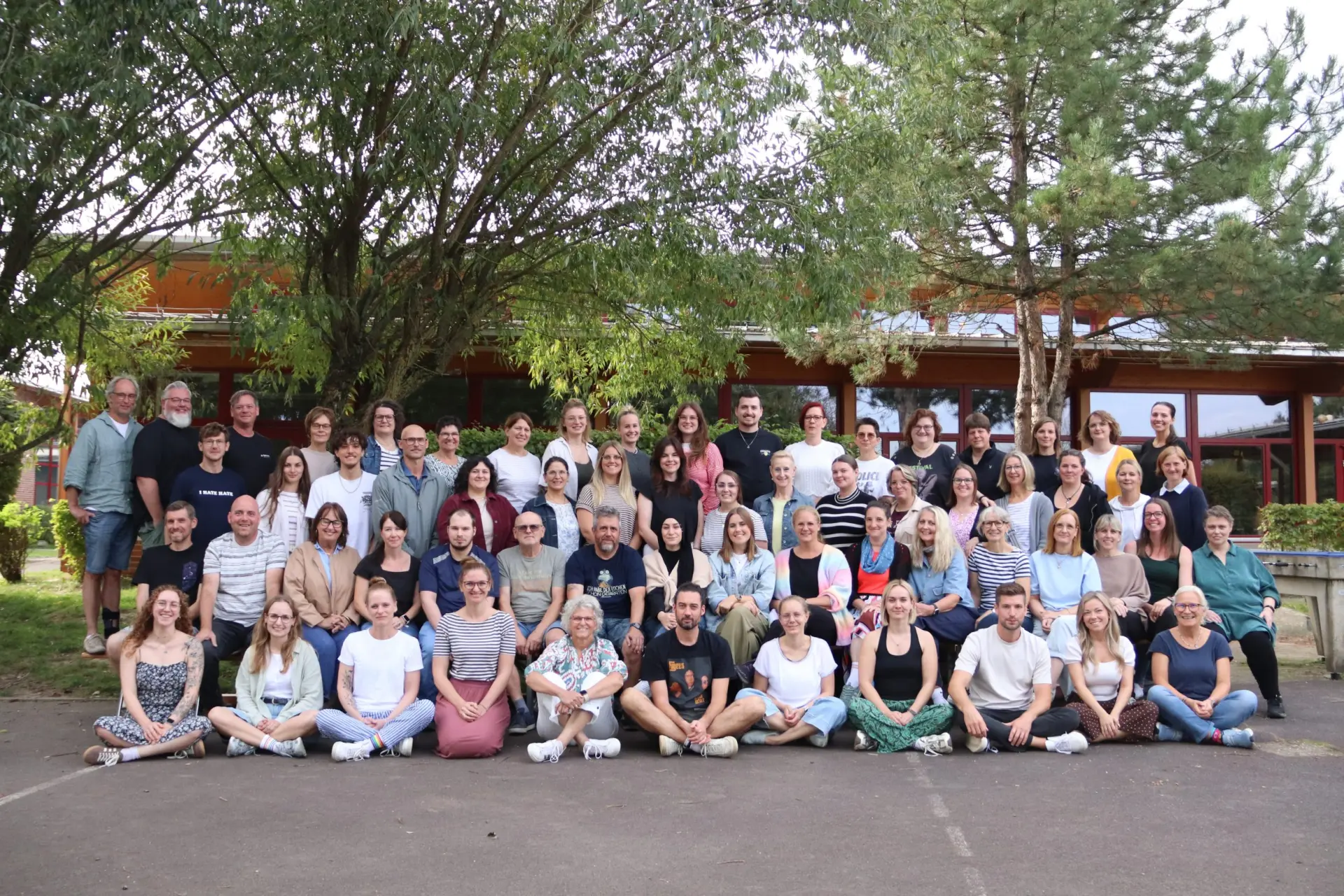 Gruppenfoto des Kollegiums der Schule